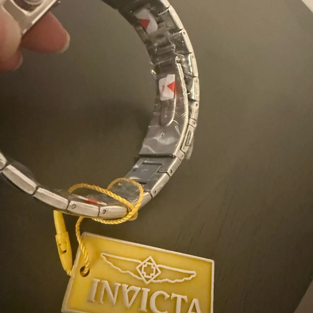 Invicta Silver Watch with Yellow Tag - Picture 4 of 8